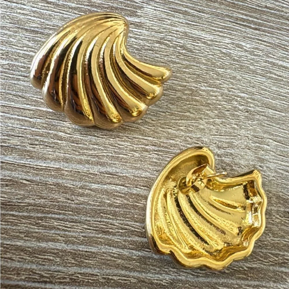 Vintage style stud earrings A849
